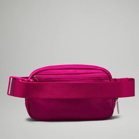 NWT Lululemon Everywhere Belt Bag Wild Berry - Picture 6 of 9